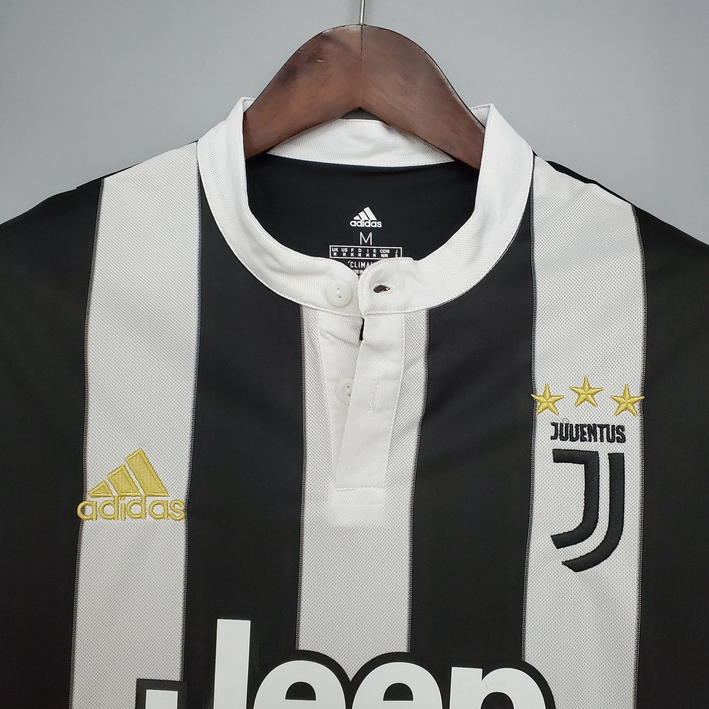 Camisa Retrô Juventus Home 2017/18