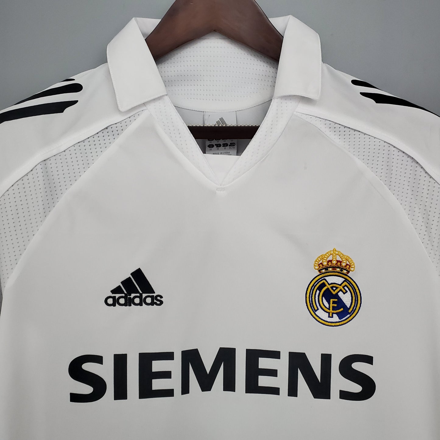 Camisa Retrô Real Madrid Home 2005/06