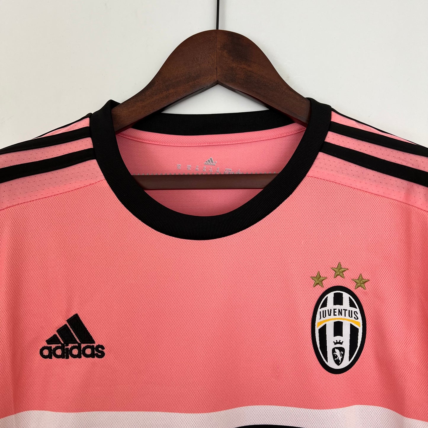 Camisa Retrô Juventus Away 2015/16