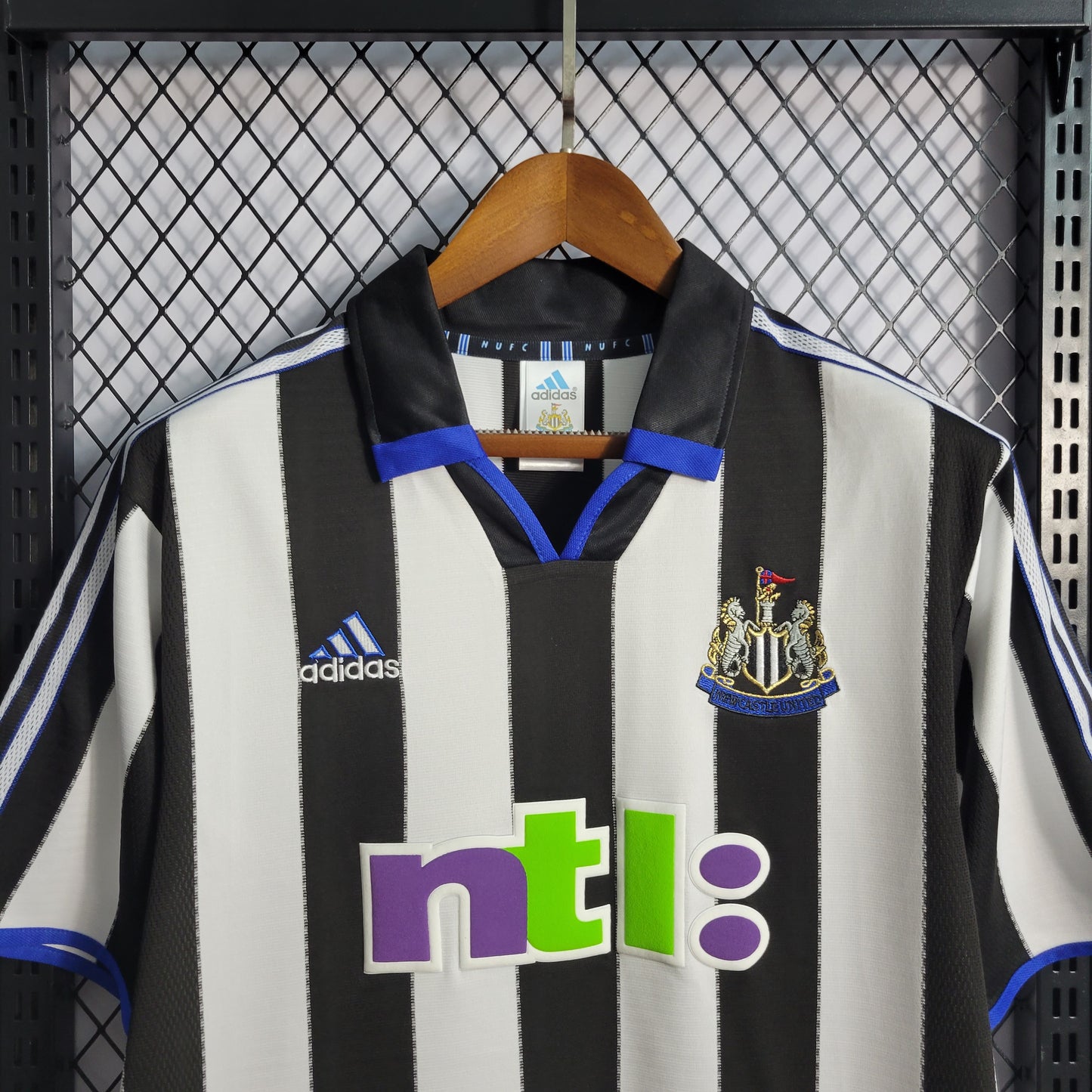 Camisa Retrô Newcastle Home 2000/01